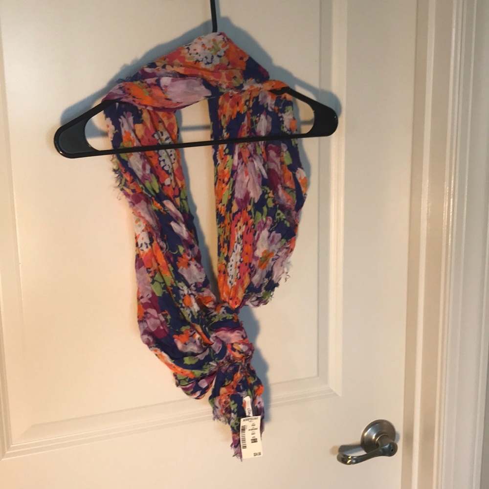 Aeropostale floral scarf